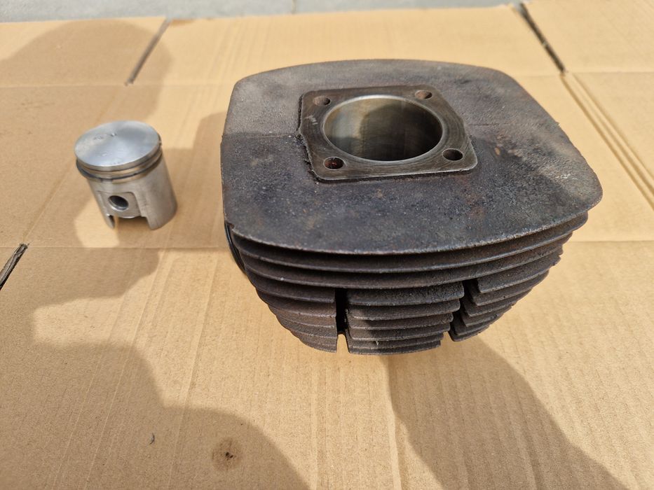 Wsk 125 cylinder po szlifie na oryginalnym  tloku