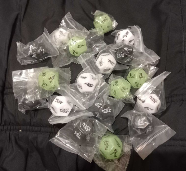 Кубик с позами неоновый, позы камасутра, еротический подарок секс игра