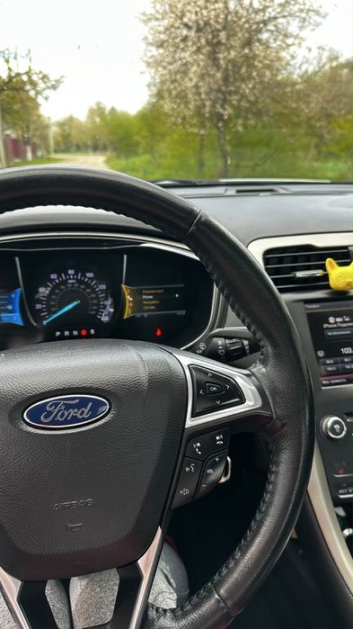 Автомобіль Ford Fusion 2013