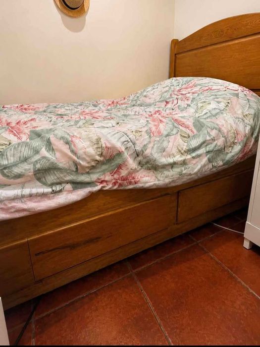 Cama solteiro c/ arrumação