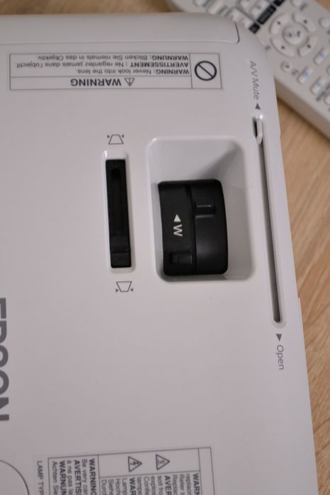 Проєктор Epson EB-U05