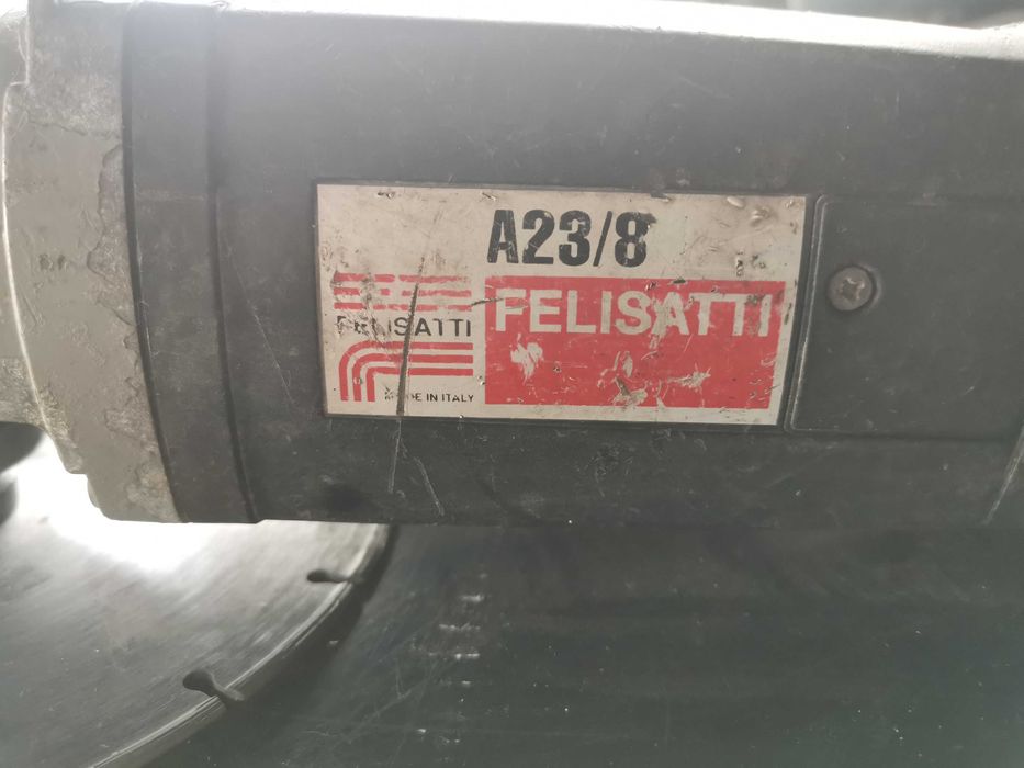 Rebarbadeira grande Felisatti Profissional como nova