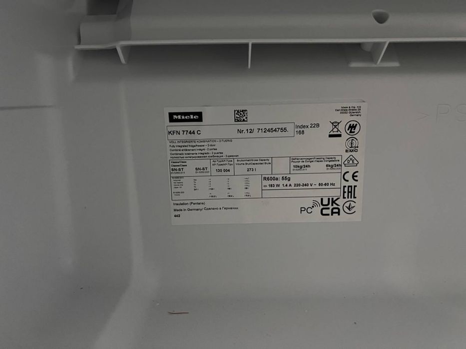 Вбудований холодильник Miele KFN 7744 C