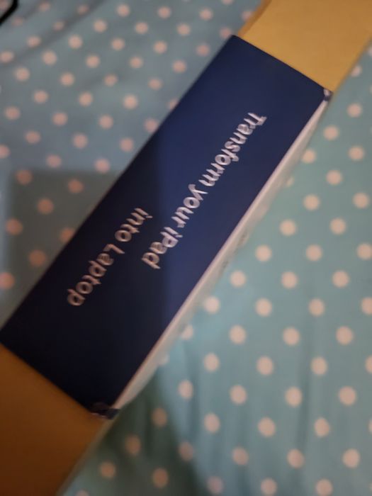 Магнитный чехол клавиатура для iPad