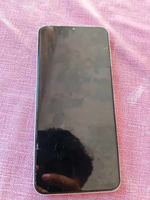 Samsung A13 64GB 4 RAM.   25€