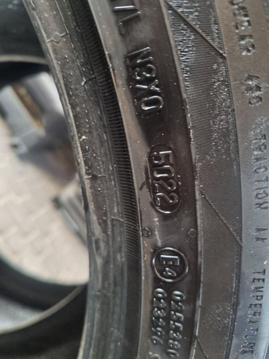 Продам шини 295 40 р 21