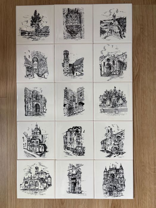 Colecção de 15 azulejos com monumentos de Coimbra