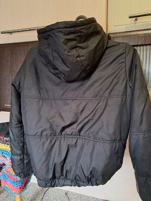 Продам жіночий одяг куртка чорна