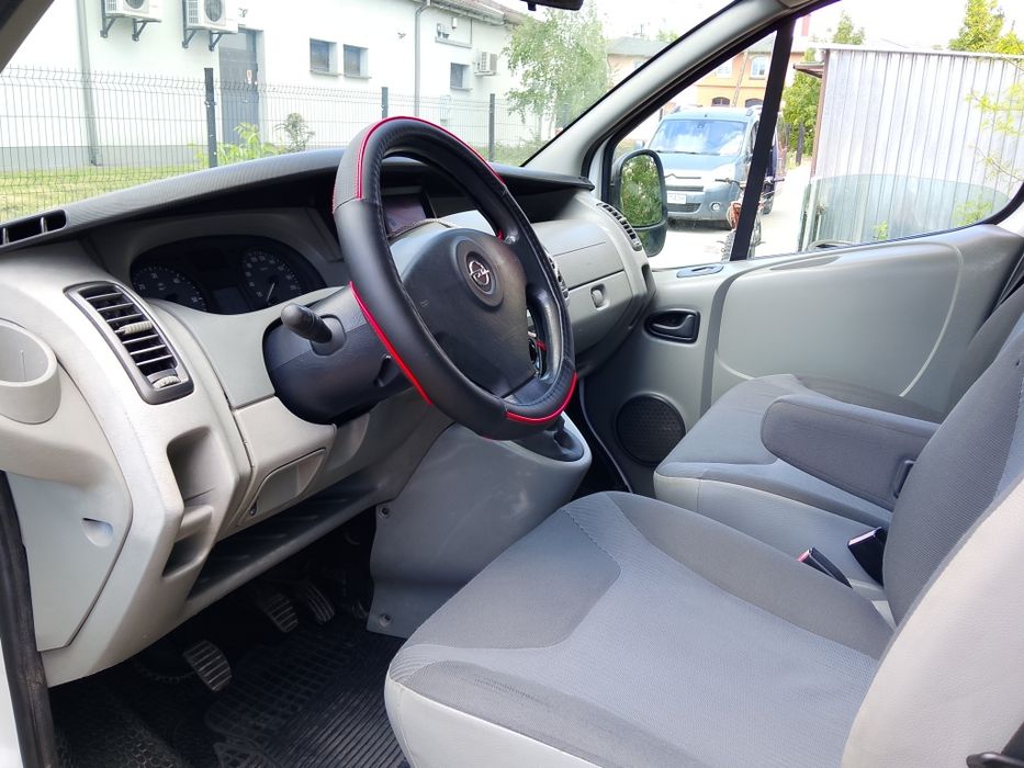 Opel vivaro long,hak, navi kamera klima 6 miejsc 2.0 diesel 115 koni