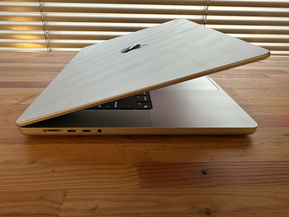 Laptop Apple MacBook Pro 16 A2485 M1 Max 64gb 1tb ssd A+ fv23
