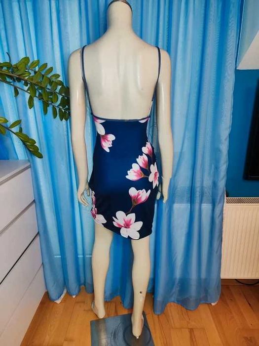 Granatowa dopasowana sukienka na ramiączka M/L (4)
