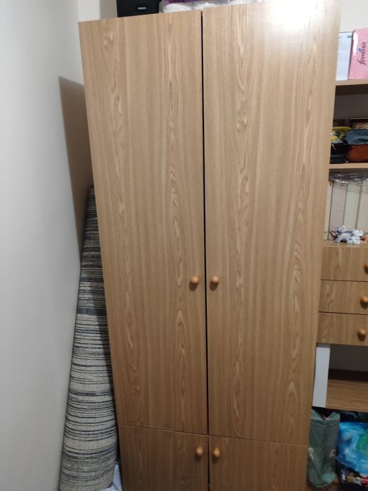 Zestaw mebli z łóżkiem i dywanem