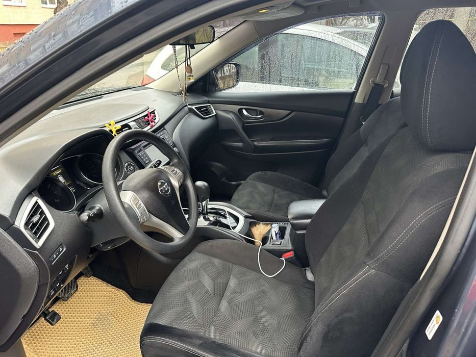 Nissan Rogue SV (7 місць)