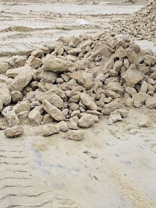 Доставка сипучих матеріалів пісок,пісковий камінь,вапняк,щебінь,глина