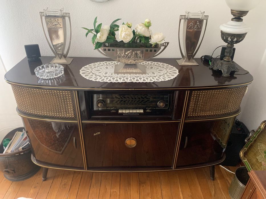 Rádio antigo telefunkan Kuba