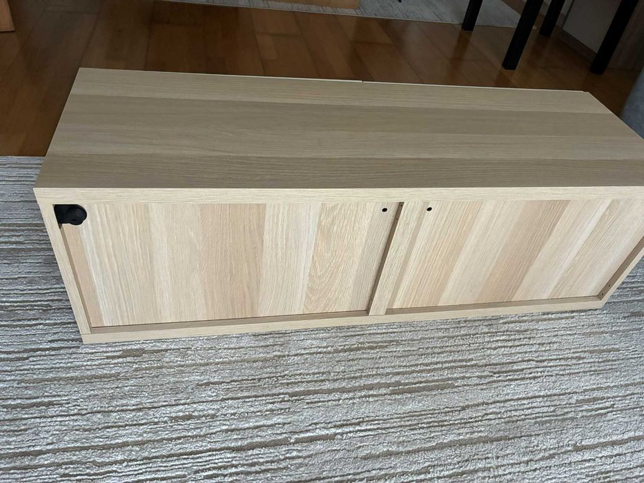 Móvel Besta IKEA ef carvalho c/velatura branca e portas brancas