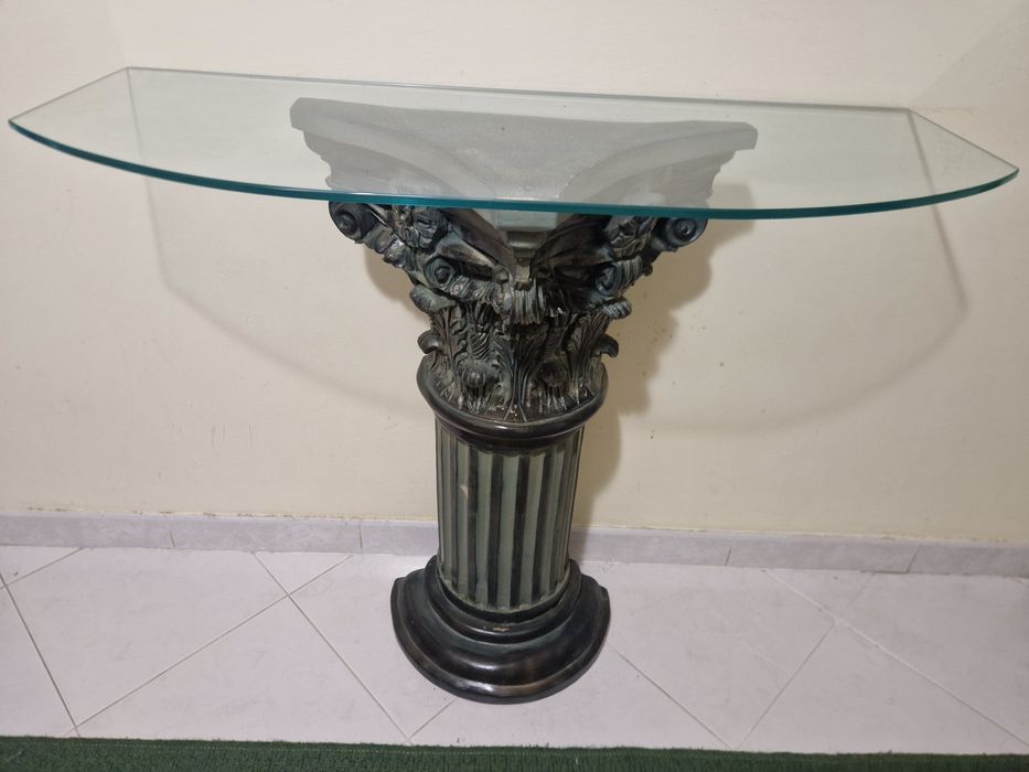 Espelho de parede com bancada com topo de vidro