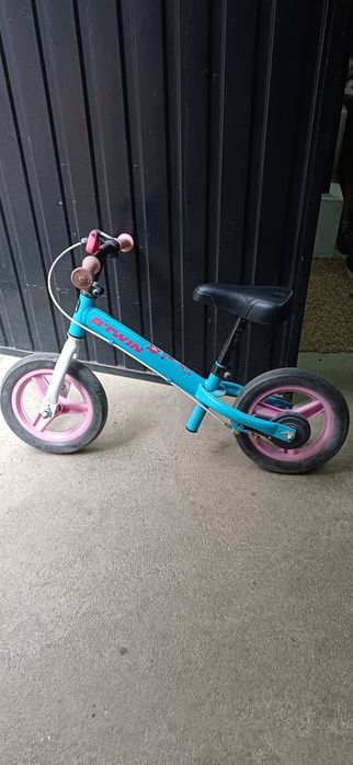 Várias bicicletas criança
