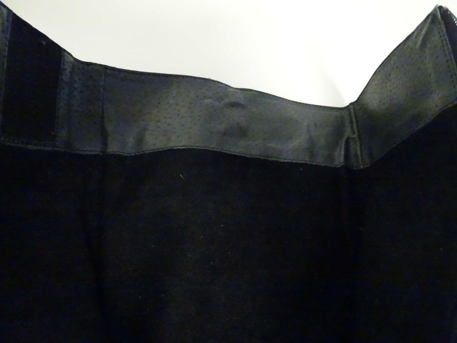 Botas cano alto em nobuck preto com fivelas (tam.35)