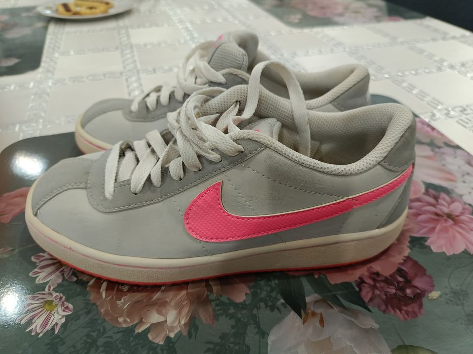 Buty sportowe dla dziewczynki rozmiar 35,5