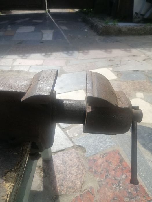 Продам тиски Артель