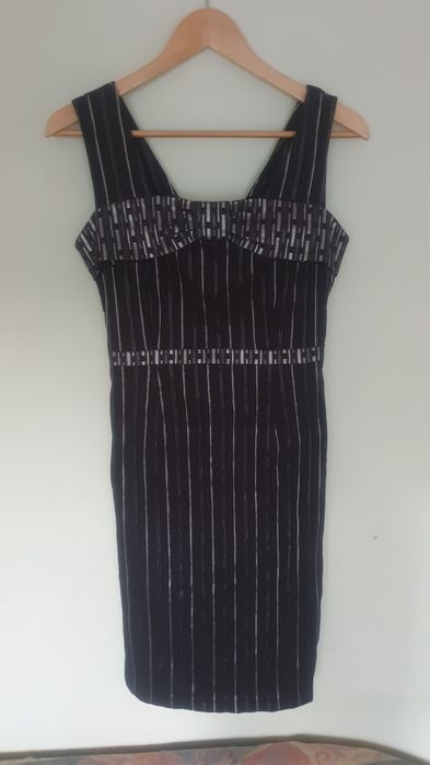 sukienka czarna wizytowa elegancka CDN 36S