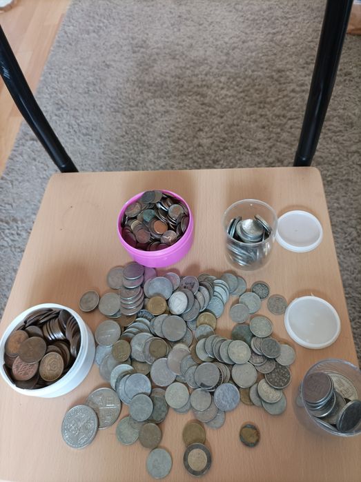 Ancient collectible coins, escudos and cents