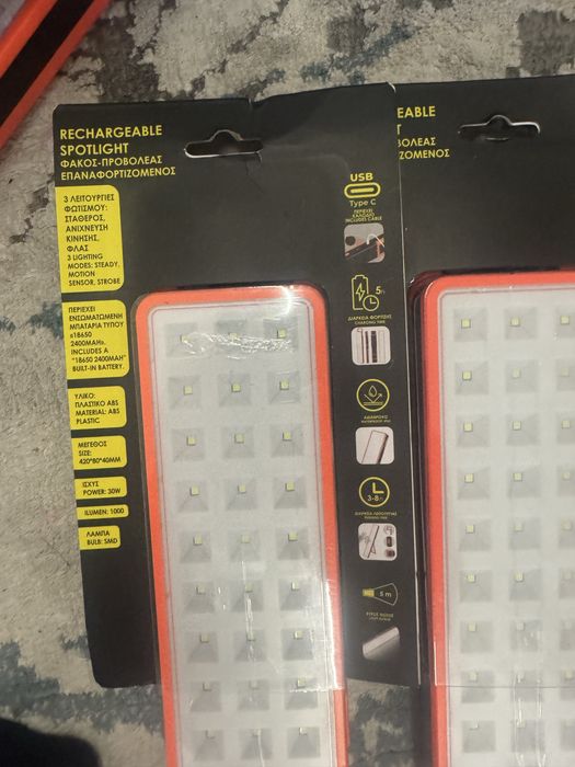 Резервне освітлення, лампа, фонарь, прожектор.