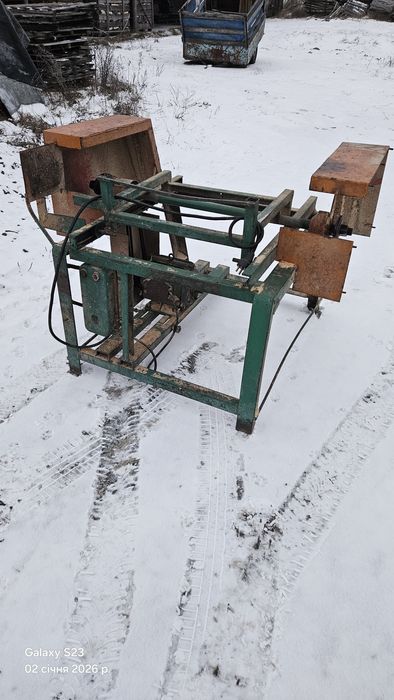 Верстат деревообробний, торцовочний, 1200мм для палетної дошки