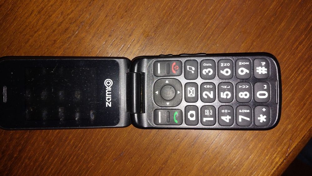 ZAMKO Z25 Flip, um telemóvel desdobrável simples, orientado para o público sénior.  telemóvel dobrável
