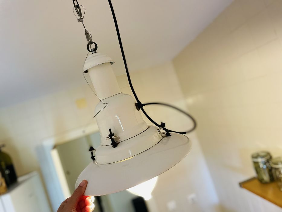 Candeeiro suspenso vintage/retro em esmalte e vidro