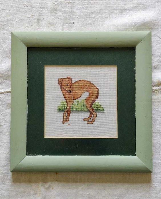 Quadro de cão galgo a ponto cruz
