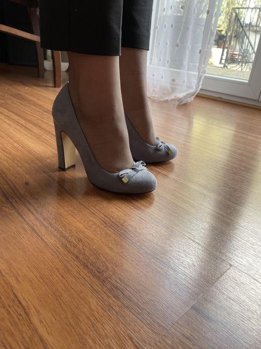 Niebieskie buty na obcasie