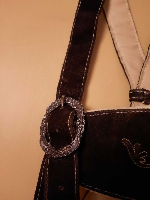 Męski zestaw odzieży tyrolskiej ze skóry.