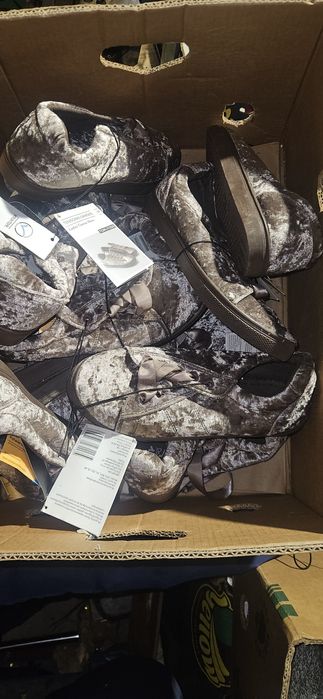 Buty damskie welurowe  nowe 39