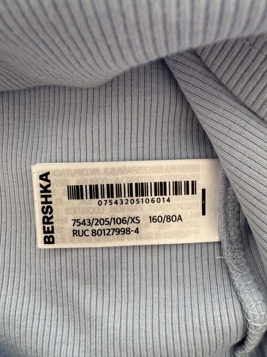 Футболка з довгим рукавом V-подібним вирізом Bershka ніжно-блакитного