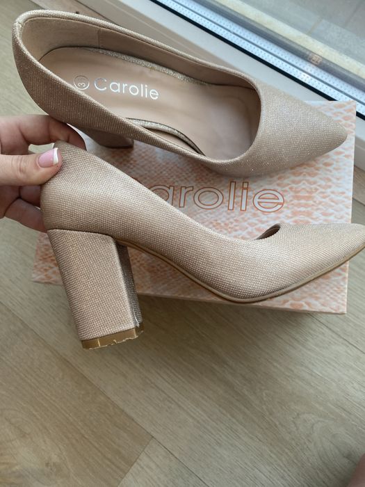 Туфлі на підборах