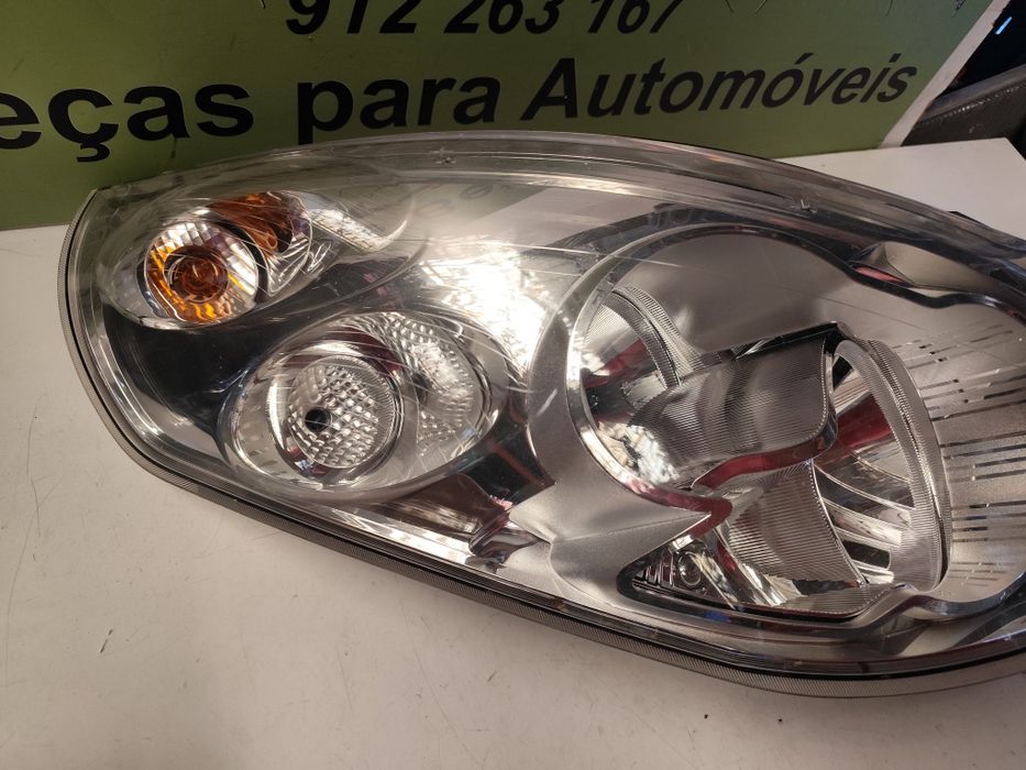 Renault Master III - Farol Direito - Ff936