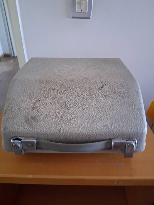 Máquina de escrever portátil antiga por apenas 20 euros