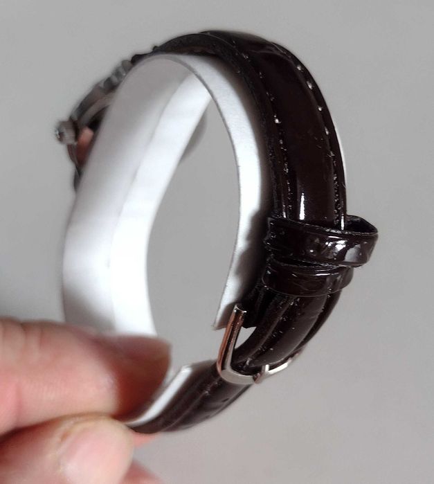 Пара часов Geneva в оригинальной упаковке.