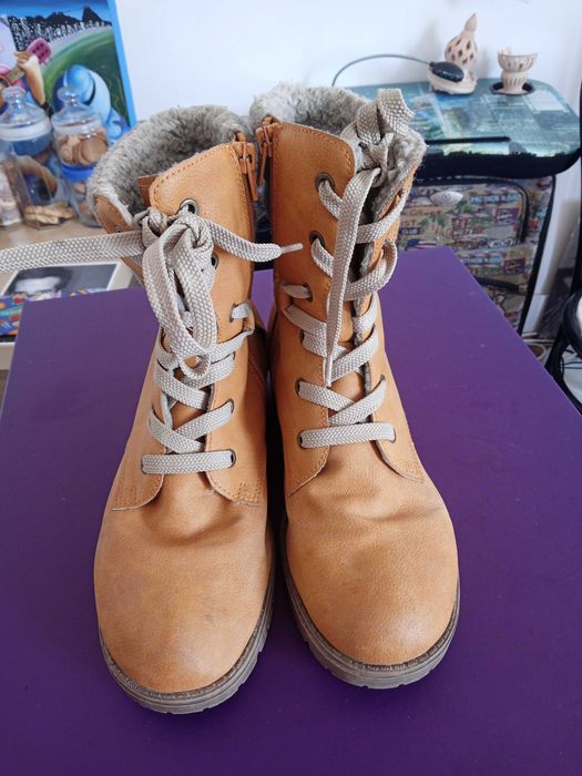 Botas FootFlex 39, de meio cano, com atacadores.