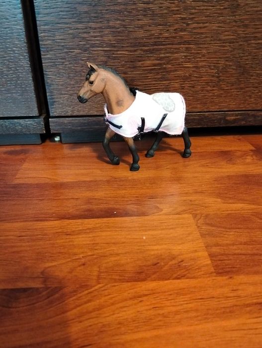 Derka dla figurek koni