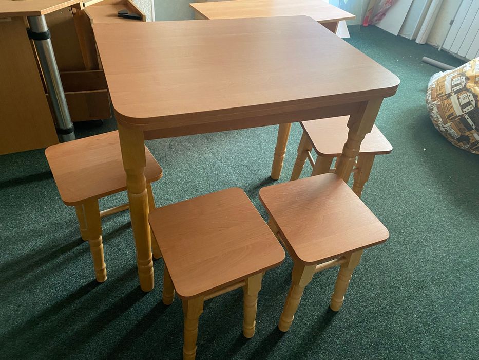 Кухонний комплект стіл та 4 табурети