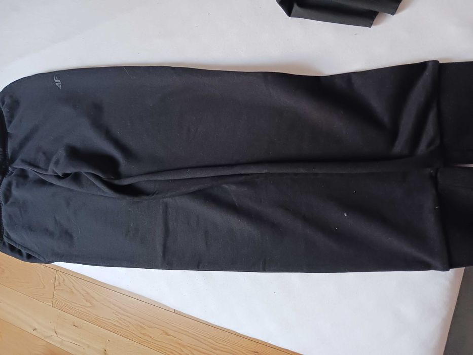 spodnie  dresowe  4F r. 164