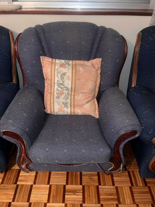 Conjunto de sofá e poltronas