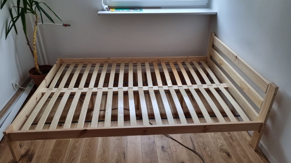 Łóżko drewniane sosna