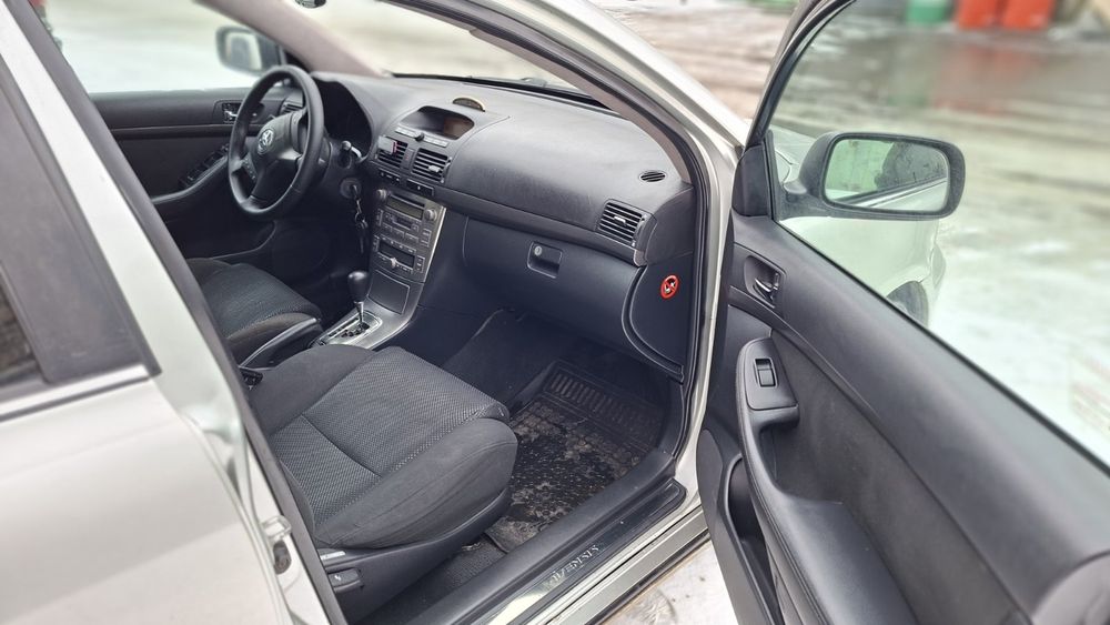 Тойота авенсис продам