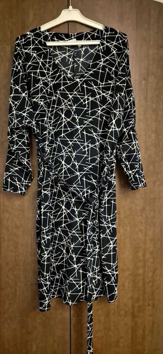 Świetna sukienka do pracy 44-46