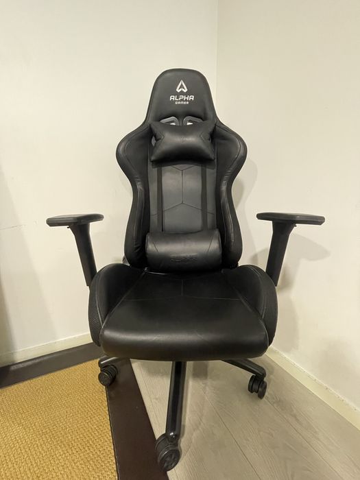 Cadeira Gaming ALPHA GAMER Cygnus RGB (Até 130 kg - Classe 4 - Preto)