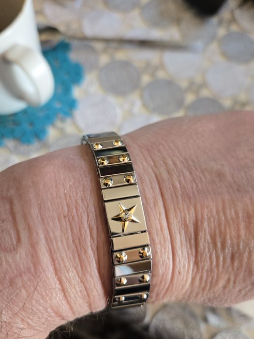 Branzoletka rozciągliwa.